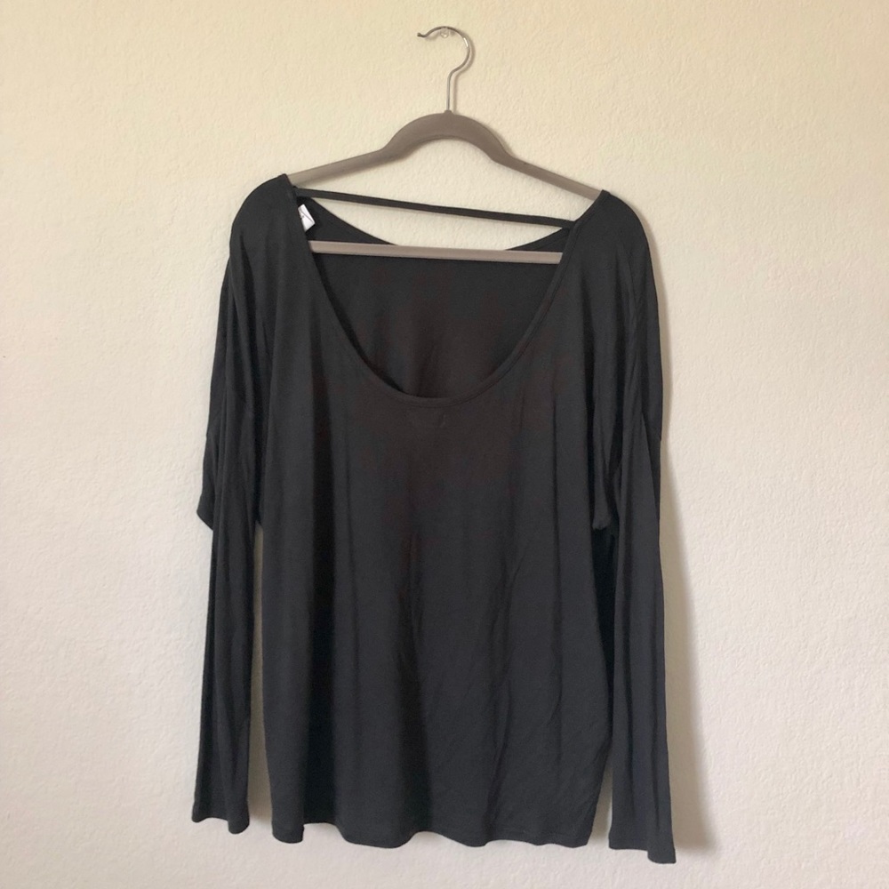 Cutout back long sleeve tee